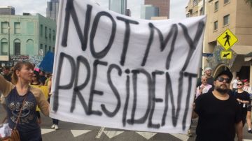 Miles de personas se pronunciaron en contra de Donald Trump en Los Ángeles. /Francisco Castro
