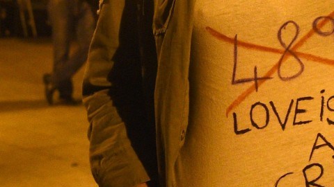 Activistas denuncian el Artículo 489 que prohíbe la homosexualidad en Marruecos.