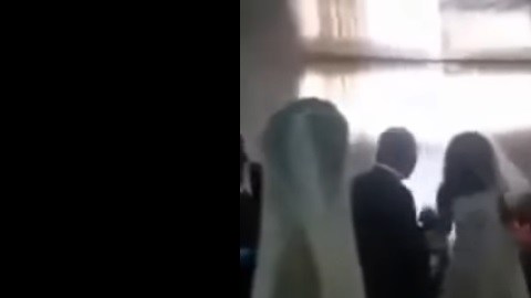 Sorprende la llegada de otra "novia"