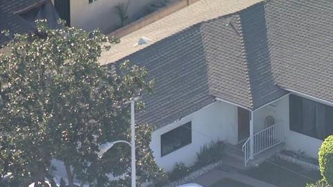 El hombre lleva más de 16 horas atrincherado en la residencia de Pico Rivera.