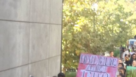 En UCLA se unieron en contra de Trump.