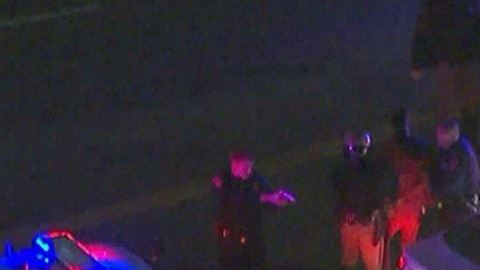 El hombre entabló una persecución policial tras conducir por el costado de una autopista en Sur Los Ángeles.
