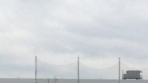 Jugadores del Toronto juegan en corto como parte de su práctica para el encuentro de este miércoles.