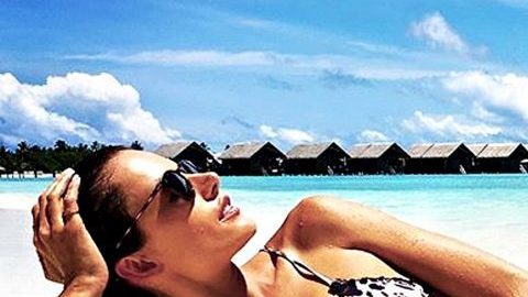 Ambrosio se encuentra de vacaciones con varias compañeras de las pasarelas en Las Bahamas.