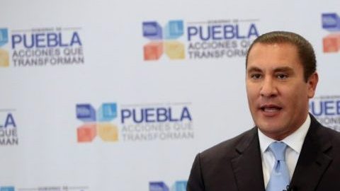 Rafael Moreno Valle es uno de los señalados en dejar a personas en puestos estratégicos para evitar la rendición de cuentas.