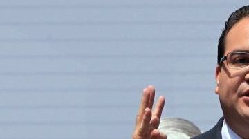 El Gobernador con licencia Javier Duarte de Ochoa, ahora prófugo, ha sido puesto en el centro de atención por parte del Gobierno y el PRI.  Agencia Reforma