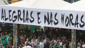 A pesar de la fuerte lluvia que cayó en Chapecó, se vivió una ceremonia muy emotiva.