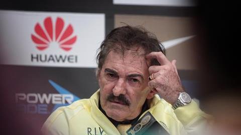 La Volpe informó esta noticia a través de Twitter.