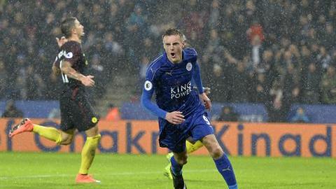 Jamie Vardy celebra un gol durante el partido de la Premier League que jugaron Leicester City y Manchester City en el King Power Stadium de Londres.