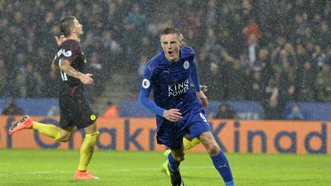 Jamie Vardy celebra un gol durante el partido de la Premier League que jugaron Leicester City y Manchester City en el King Power Stadium de Londres.