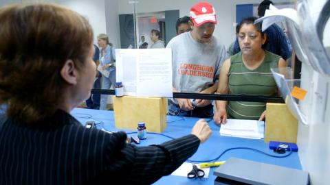 El nuevo aumento de las tasas de los trámites migratorios se aplica desde hoy.