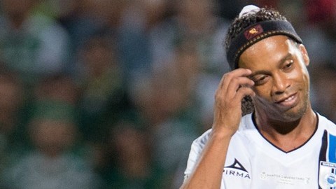 Para Ronaldinho y su hermano-representante, todo es negocio.