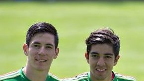 Rodolfo Pizarro (segundo de izquierda derecha) fue anunciado como nuevo jugador de Chivas en las próximas horas.