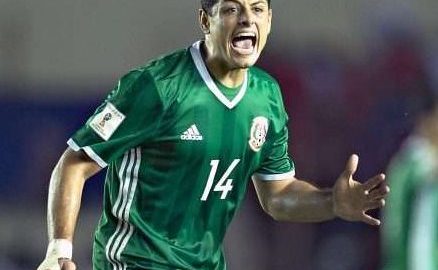 Chicharito es el objeto del deseo de muchos equipos para el verano.