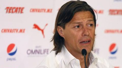 Almeyda prefirió jugar para el Sevilla que con los merengues.

Foto de accion durante la Presentacion oficial del Nuevo refuerzo del Club Gadalajara de cara al inicio del torneo Clausura 2017 de la Liga BBVA Bancomer MX, en la foto:  Matias Almeyda DT de Guadalajara


13/12/2016/MEXSPORT-