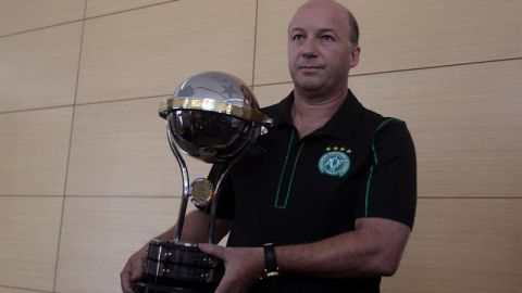 Replica del trofeo de la Copa Sudamericana