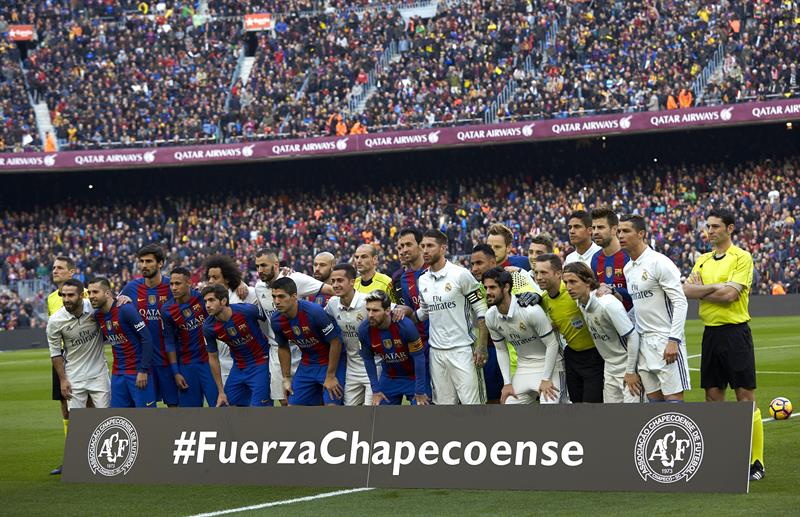 El homenaje a Chapecoense: jugadores de Barcelona y Real ...