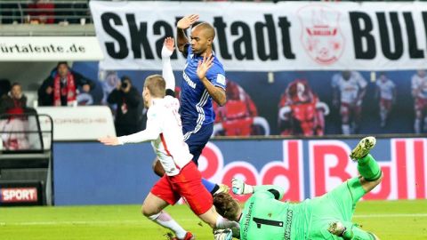 Timo Werner y su falta fingida ante el Shalke 04.