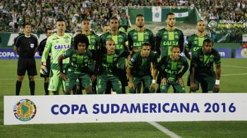 El Chapecoense recibió tras la tragedia el título de campeón de la Copa Sudamericana.