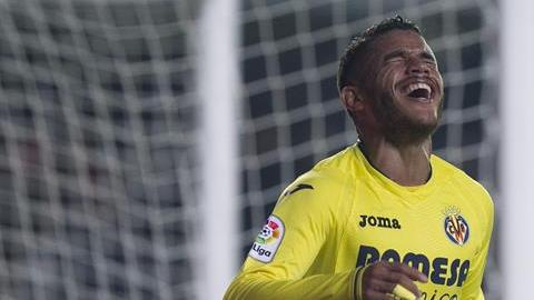 Dos Santos festeja su gol ante el Atlético de Madrid y hoy volvió a marcar.