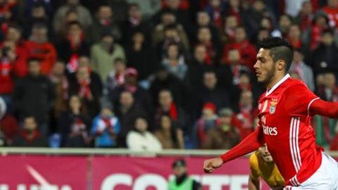 Raul Jimenez penal Estoril