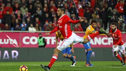 Raul Jimenez penal Estoril