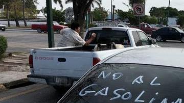 Miles de mexicanos se dan cita contra el "gasolinazo", el alza en precio al combustible para mexicanos. (Foto: EFE)
