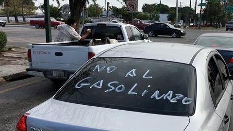 Miles de mexicanos se dan cita contra el "gasolinazo", el alza en precio al combustible para mexicanos. (Foto: EFE)