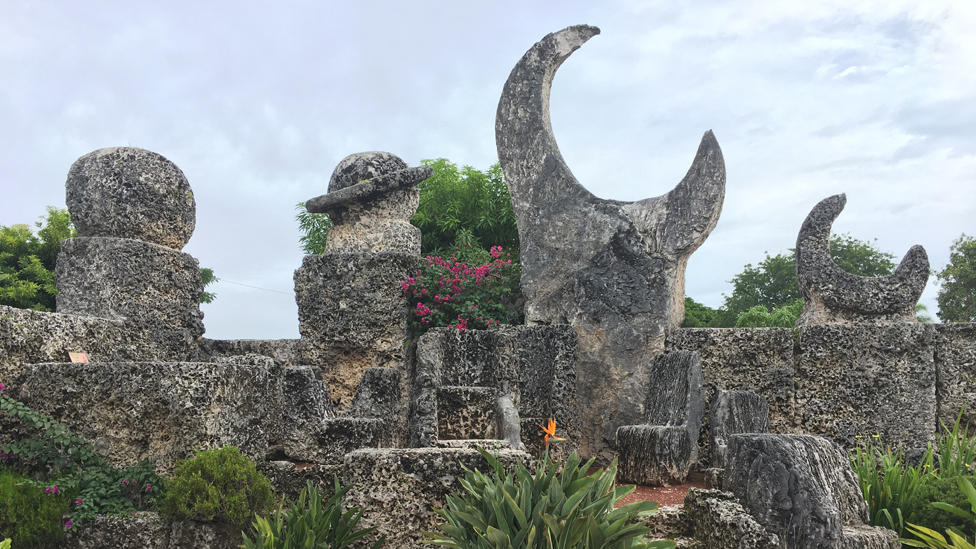 Coral Castle: el enigma del hombre que construyó un castillo y su historia de (des)amor