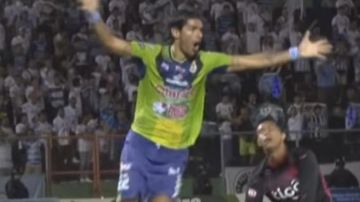 Sebastián Abreu se despidió del futbol salvadoreño a grito de gol.