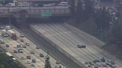 Se han obstruido los carriles de la autopista 210 en Pasadena.