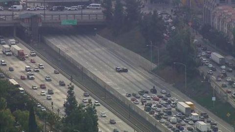 Se han obstruido los carriles de la autopista 210 en Pasadena.