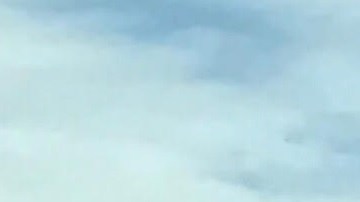 Un tráiler se volcó sobre las vías del tren en Pasadena.