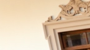 Protestan contra el gobernador por alza de impuestos.