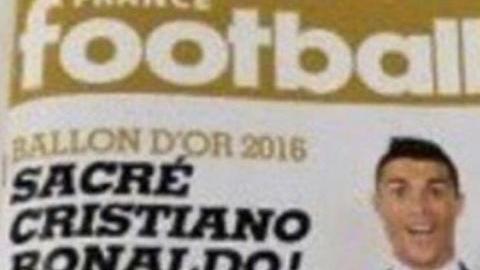 Cristiano Ronaldo con su Balón de Oro 2016 ¡antes de haberlo ganado!