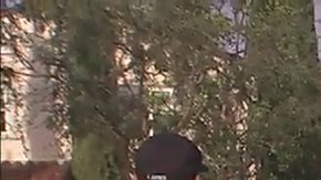 La policía respondió a un aviso por robo en un domicilio y se encontraron la casa inundada de un polvo que causó mareos a dos agentes.