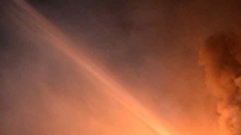 Más de una decena de comercios resultaron destruidos por las llamas.