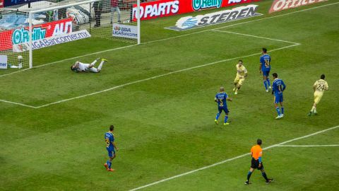 Peralta #24 marcó el tercer gol en la vuelta.