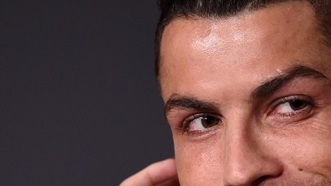 Cristiano Ronaldo es el ganador del Balón de Oro de la revista France Football.