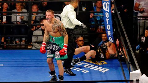 Joe Smith Jr. fulminó a Andrezej Fonfara en el primer round.