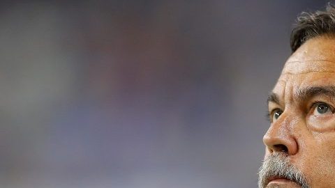 Jeff Fisher, entrenador en jefe de los Rams, recibió una extensión de contrato por otras dos temporadas, pero el equipo nunca lo informó, posiblemente para evitar una irremediable ola de críticas.
