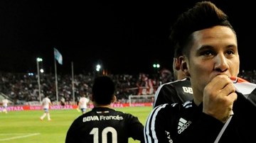 El festejo del 'millonario' Sebastián Driuissi ante Gimnasia y Esgrima.