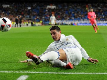 James Rodríguez asegura que tiene ofertas y se especula que varias de ellas podrían venir del fútbol inglés.