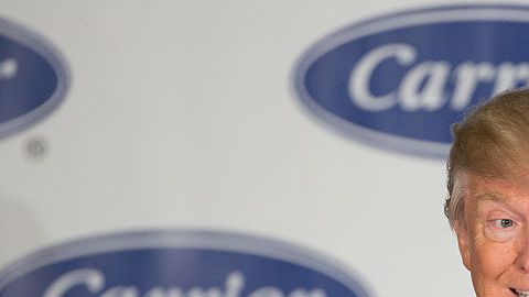 El presidente electo Donald Trump visita la planta de Carrier en Indianapolis.