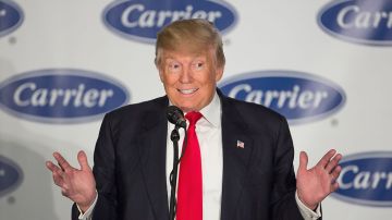 El presidente electo Donald Trump visita la planta de Carrier en Indianapolis.