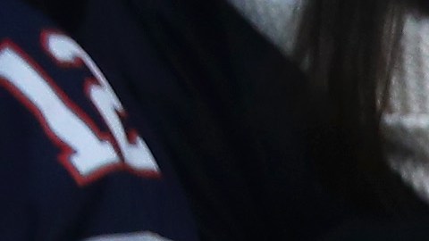 Este letrero en las gradas del estadio de los Patriots cuenta la historia: Tom Brady ganó su juego 201 en la NFL para imponer un nuevo récord.