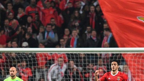 El mexicano Raúl Jiménez en el festejo de su gol contra el Napoli en Champions.