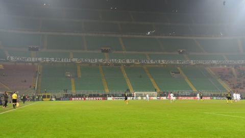 Un San Siro semivacío no es usual. Los jugadores del Inter lo saben.