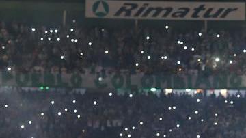 Homenaje a Chapecoense en el Couto Pereira