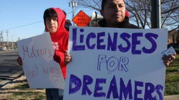 Trump anuló el programa de Acción Diferida que protegía de la deportación a unos 690.000 jóvenes que llegaron al país de niños, los "soñadores".